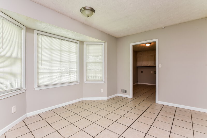 2,295/Mo, 5002 Post Road Ct Stone Mountain, GA 30088 Breakfast Nook View