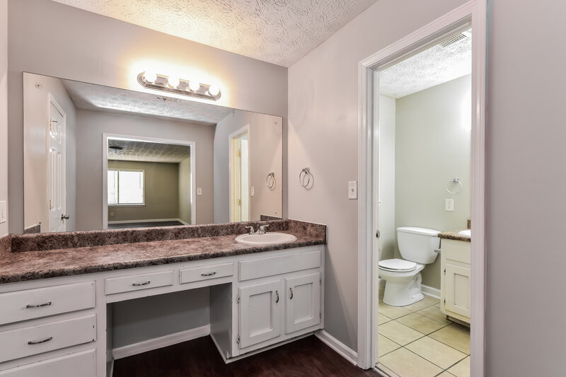 2,295/Mo, 5002 Post Road Ct Stone Mountain, GA 30088 Main Bathroom View