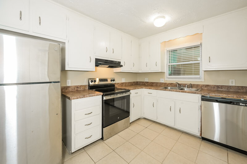 1,480/Mo, 5351 Ridgemere Ct Stone Mountain, GA 30083 Kitchen View