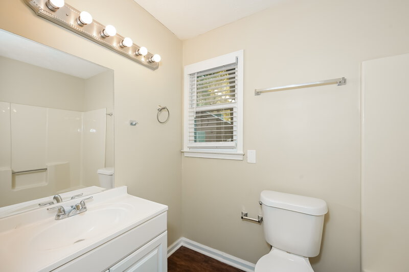 1,480/Mo, 5351 Ridgemere Ct Stone Mountain, GA 30083 Main Bathroom View