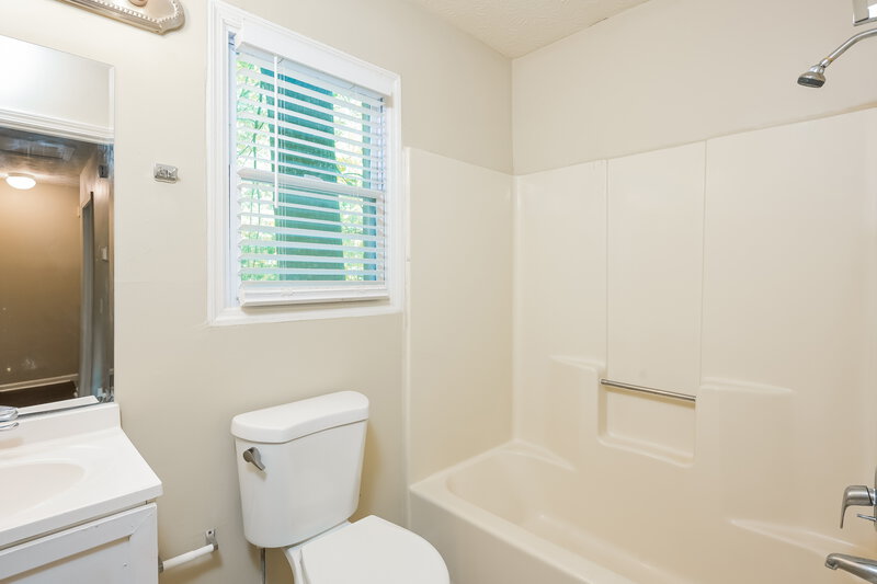 1,480/Mo, 5351 Ridgemere Ct Stone Mountain, GA 30083 Bathroom View