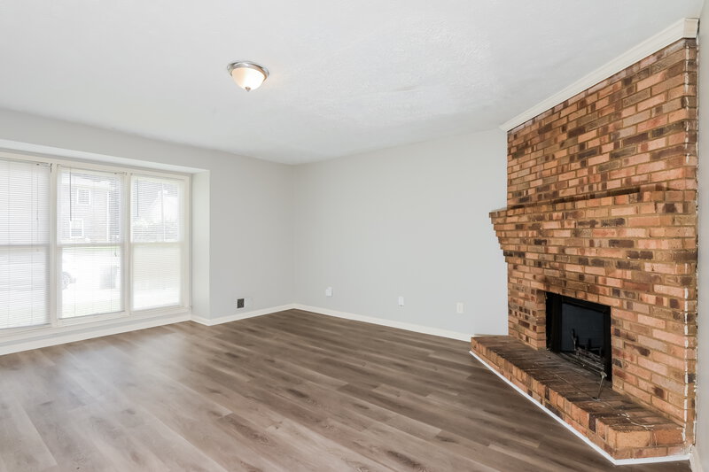 1,670/Mo, 5353 Ridgemere Ct Stone Mountain, GA 30083 Living Room View 2