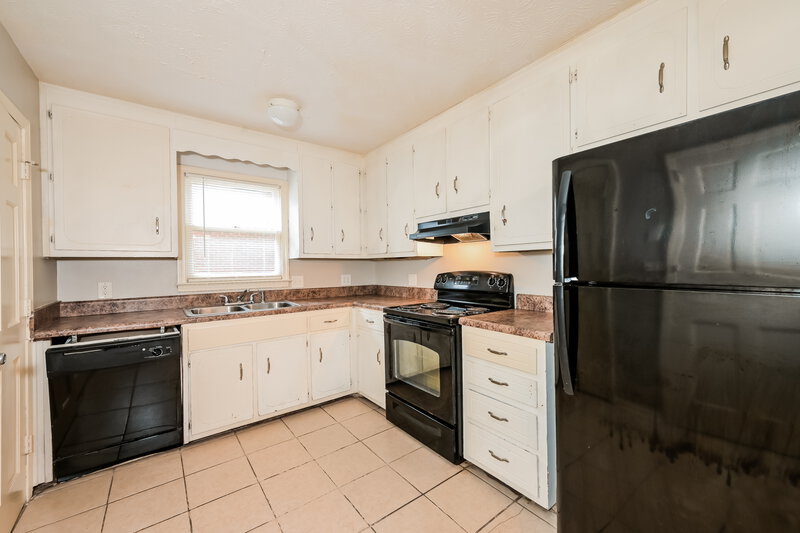 1,670/Mo, 5353 Ridgemere Ct Stone Mountain, GA 30083 Kitchen View