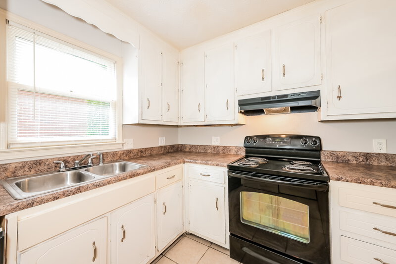 1,670/Mo, 5353 Ridgemere Ct Stone Mountain, GA 30083 Kitchen View 2