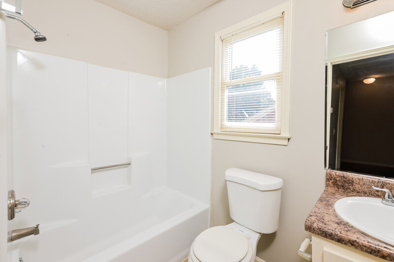 1,670/Mo, 5353 Ridgemere Ct Stone Mountain, GA 30083 Bathroom View