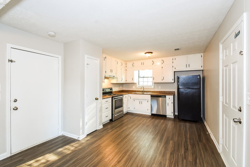 2,380/Mo, 5376 Whitney Court Stone Mountain, GA 30088 Kitchen View