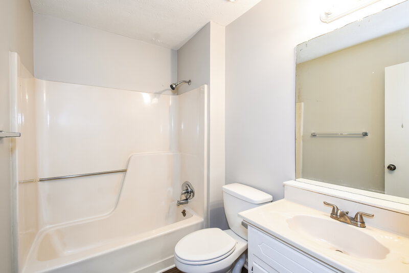 2,380/Mo, 5376 Whitney Court Stone Mountain, GA 30088 Main Bathroom View