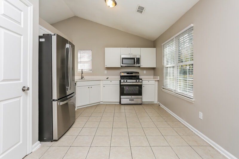1,770/Mo, 5453 Fox Valley Ln Stone Mountain, GA 30088 Kitchen View