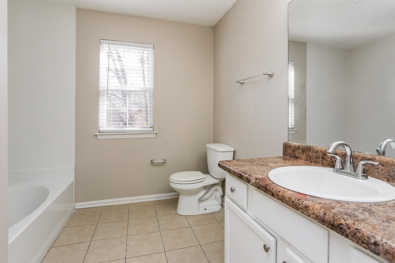 1,770/Mo, 5453 Fox Valley Ln Stone Mountain, GA 30088 Main Bathroom View
