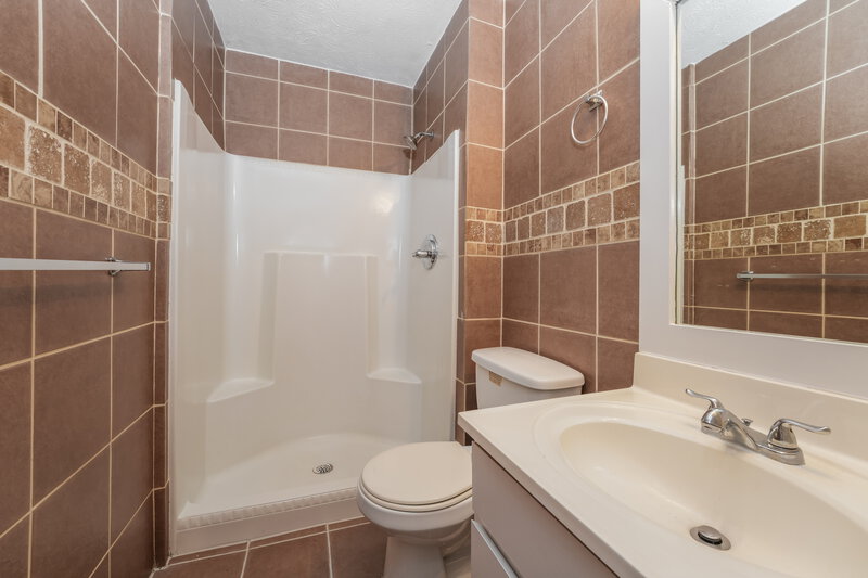 1,675/Mo, 591 STONEHEDGE Drive Stone Mountain, GA 30087 Main Bathroom View