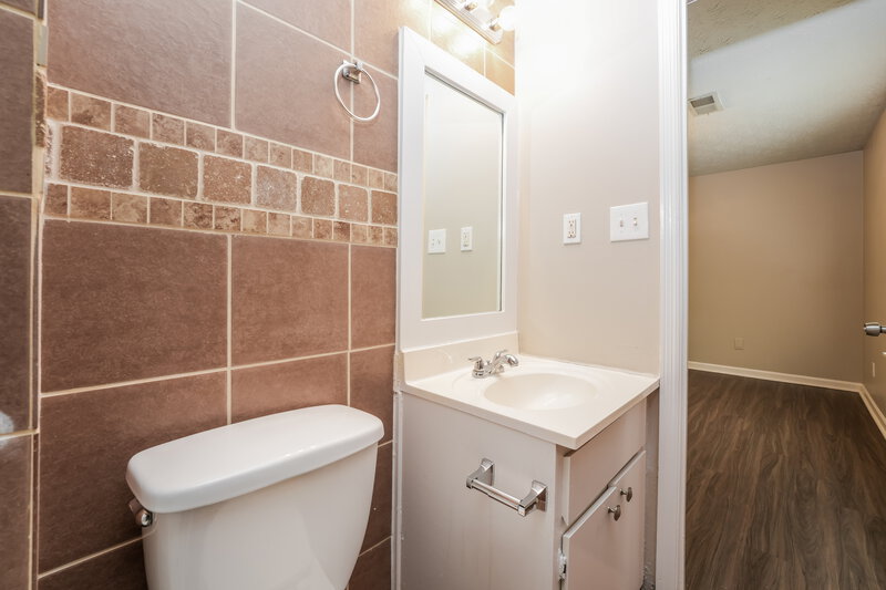 1,675/Mo, 591 STONEHEDGE Drive Stone Mountain, GA 30087 Main Bathroom View 2