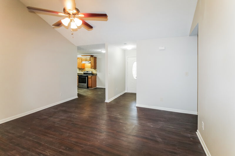 1,855/Mo, 599 Maple Dr Stone Mountain, GA 30083 Living Room View 2