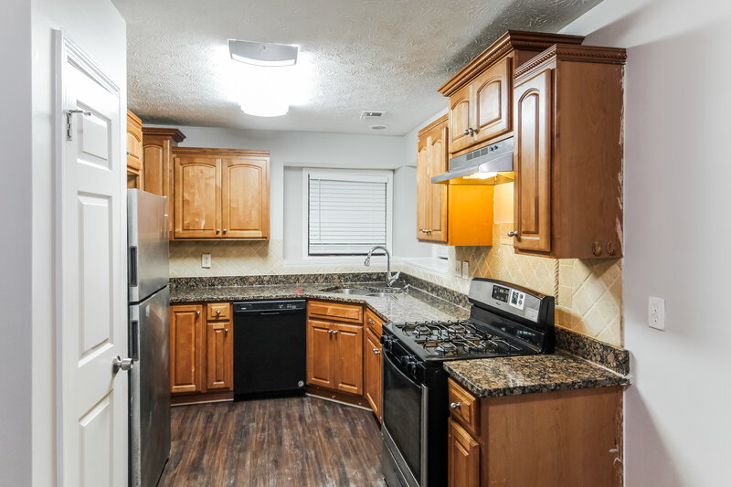 1,855/Mo, 599 Maple Dr Stone Mountain, GA 30083 Kitchen View