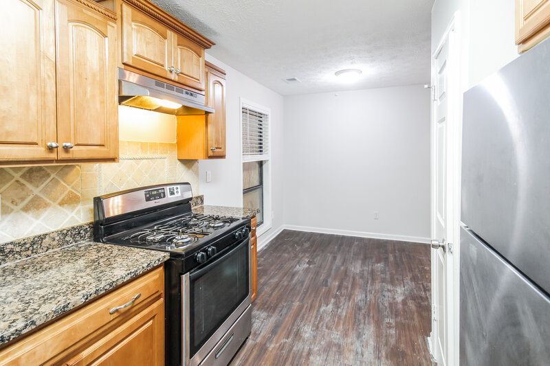 1,855/Mo, 599 Maple Dr Stone Mountain, GA 30083 Kitchen View 2