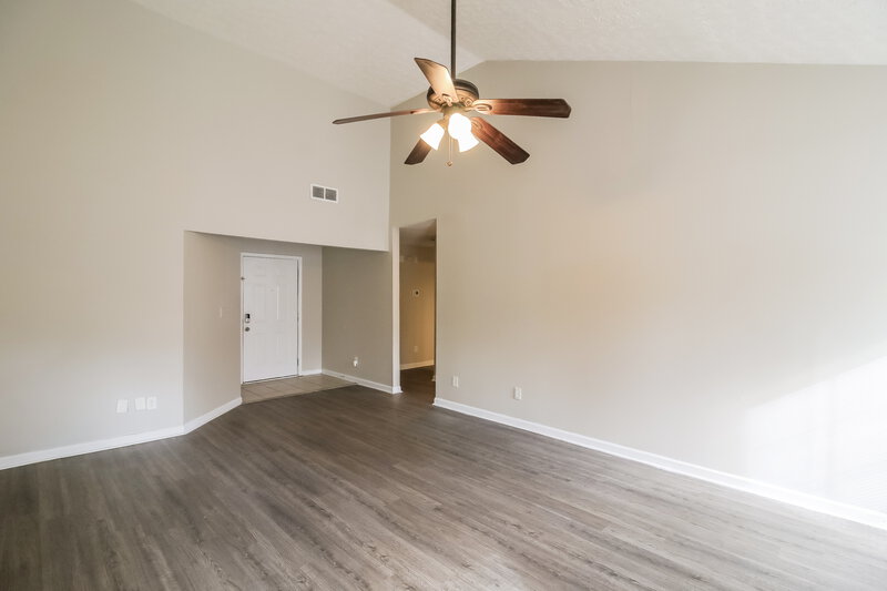 1,700/Mo, 713 Arbor Hill Dr Stone Mountain, GA 30088 Living Room View 2