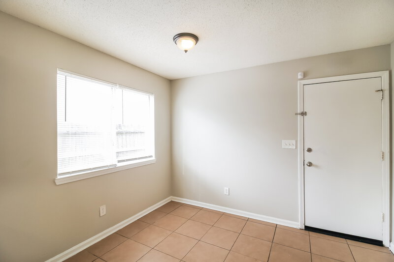 1,700/Mo, 713 Arbor Hill Dr Stone Mountain, GA 30088 Dining Room View