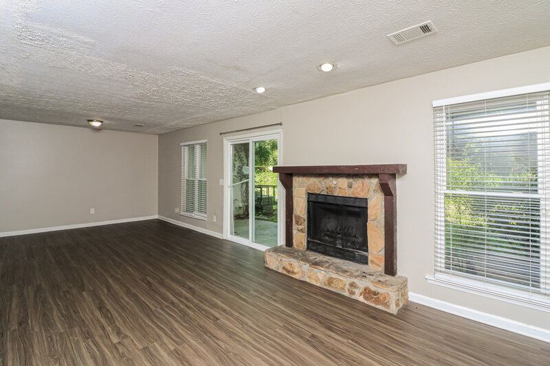 1,595/Mo, 789 Heritage Oaks Dr Stone Mountain, GA 30088 Living Room View 2