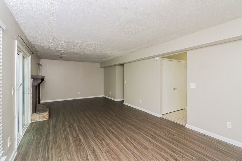 1,595/Mo, 789 Heritage Oaks Dr Stone Mountain, GA 30088 Living Room View 4