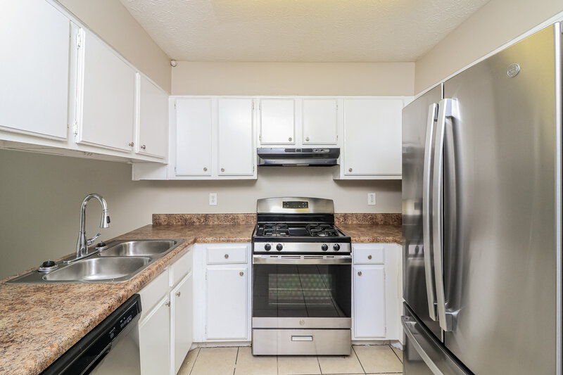 1,595/Mo, 789 Heritage Oaks Dr Stone Mountain, GA 30088 Kitchen View