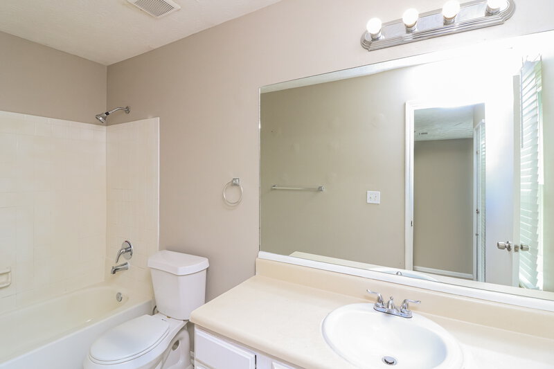 1,595/Mo, 789 Heritage Oaks Dr Stone Mountain, GA 30088 Main Bathroom View