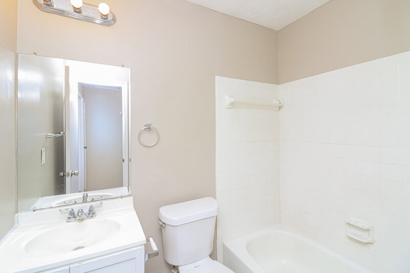 1,595/Mo, 789 Heritage Oaks Dr Stone Mountain, GA 30088 Bathroom View