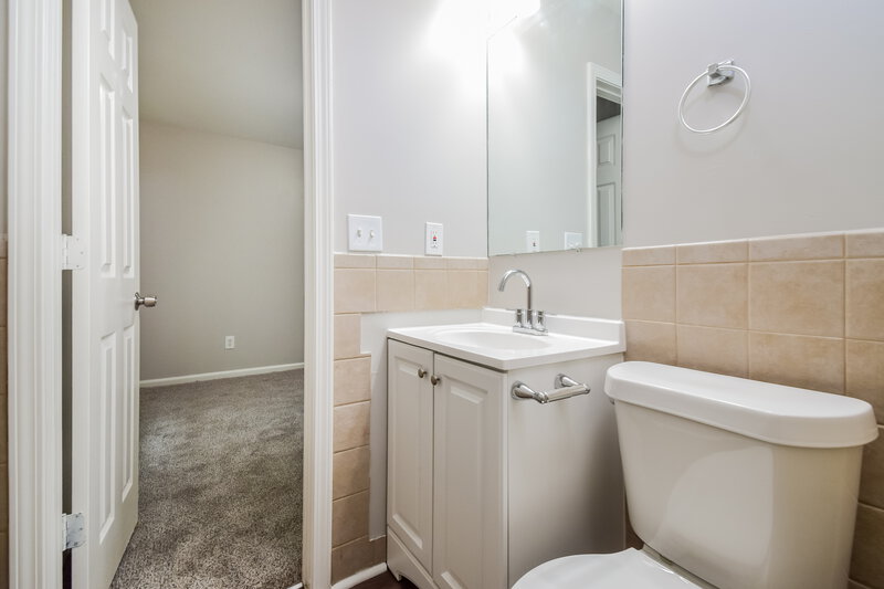 1,715/Mo, 946 PINE ROC Way Stone Mountain, GA 30083 Main Bathroom View