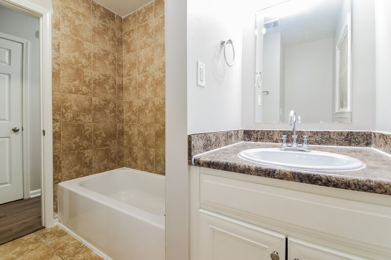 1,715/Mo, 946 PINE ROC Way Stone Mountain, GA 30083 Bathroom View
