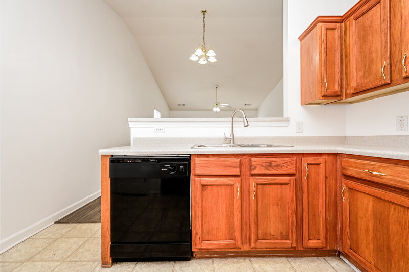 1,790/Mo, 2167 Red Oak Cir Union City, GA 30291 Kitchen View 2