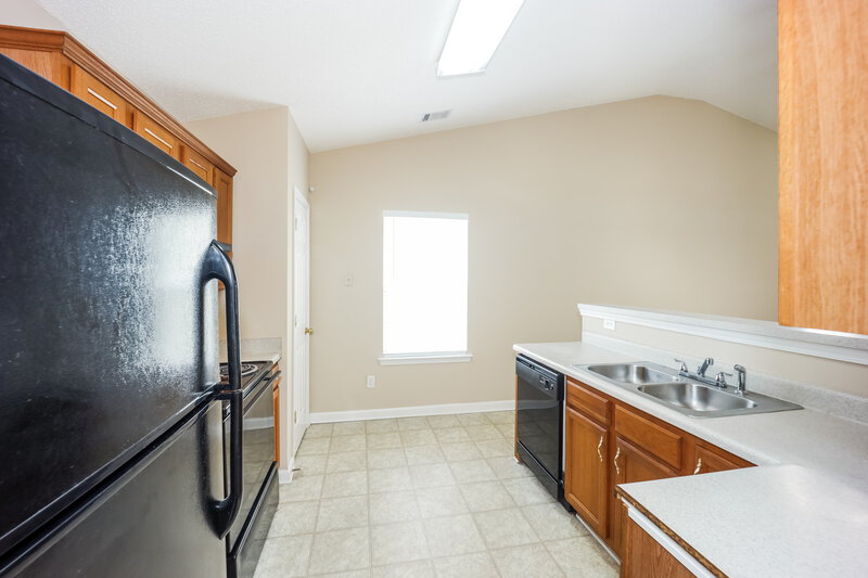 1,865/Mo, 2167 Red Oak Cir Union City, GA 30291 Kitchen View 2