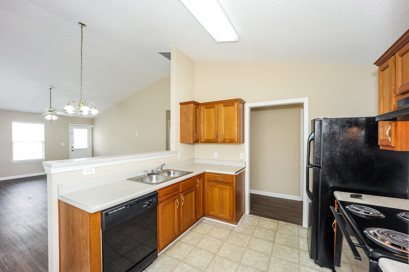 1,865/Mo, 2167 Red Oak Cir Union City, GA 30291 Kitchen View 3