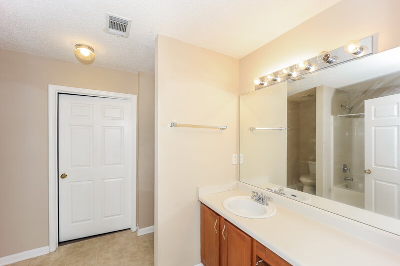 1,865/Mo, 2167 Red Oak Cir Union City, GA 30291 Main Bathroom View
