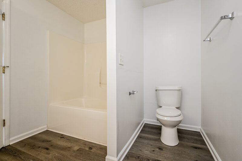 1,790/Mo, 2167 Red Oak Cir Union City, GA 30291 Main Bathroom View 2