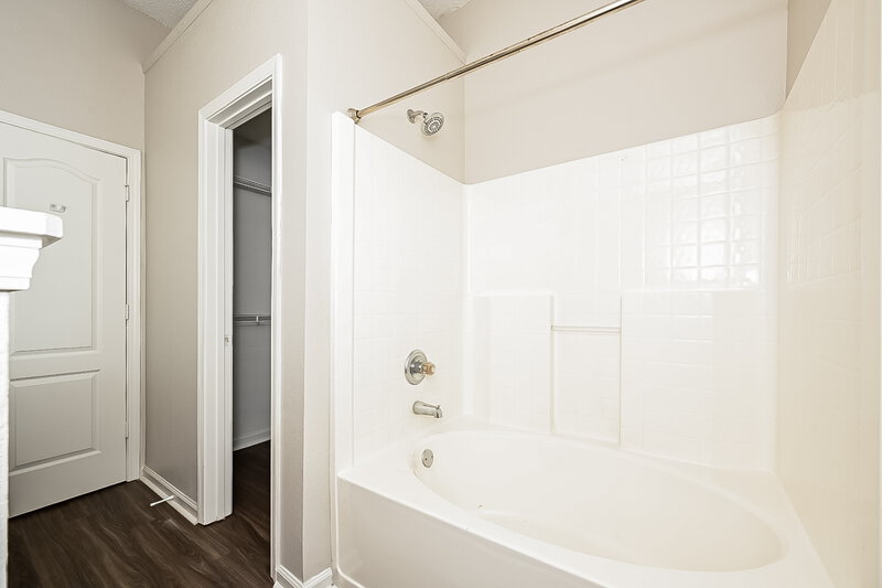 1,690/Mo, 3985 Cypress Pointe Union City, GA 30291 Main Bathroom View 2