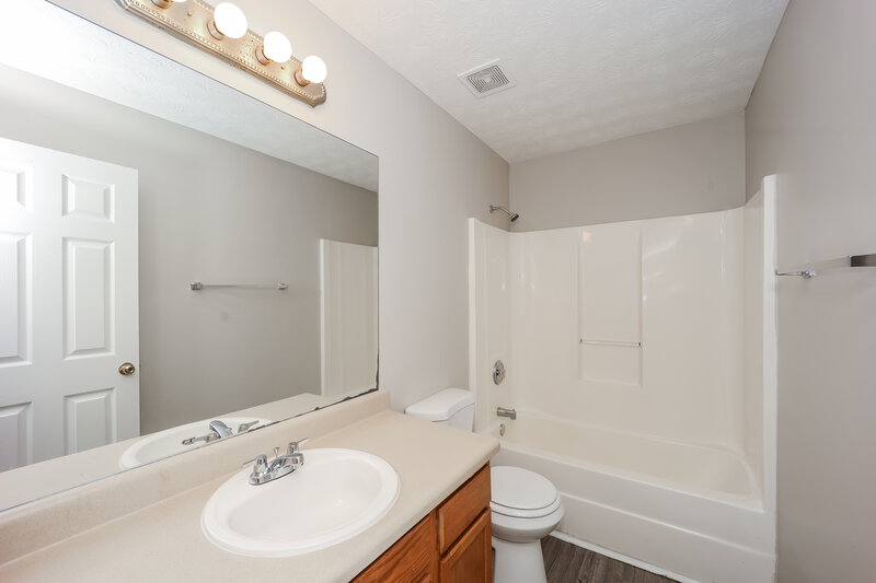 1,555/Mo, 6155 Forrest Ave Union City, GA 30291 Main Bathroom View