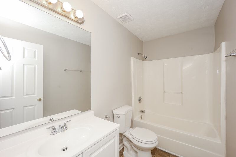 1,555/Mo, 6155 Forrest Ave Union City, GA 30291 Bathroom View