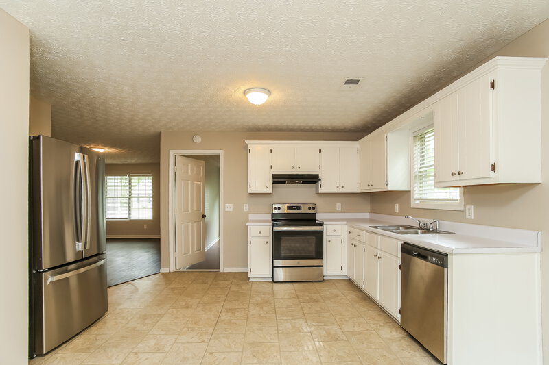 1,640/Mo, 101 Whispering Pine Ln NE White, GA 30184 Kitchen View 2