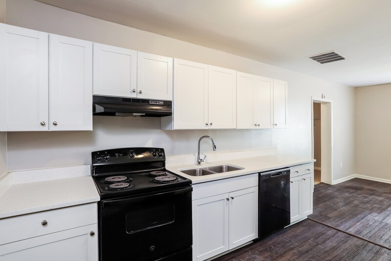 1,475/Mo, 730 Parker St Villa Rica, GA 30180 Kitchen View 2
