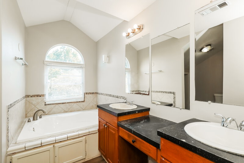 1,740/Mo, 6700 John West Road Winston, GA 30187 Main Bathroom View