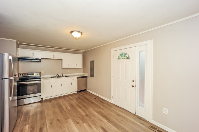 1,960/Mo, 6608 Dorian Dr Union City, GA 30291 Kitchen View 2