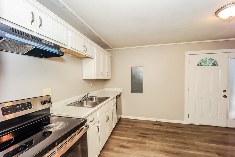 1,960/Mo, 6608 Dorian Dr Union City, GA 30291 Kitchen View 3