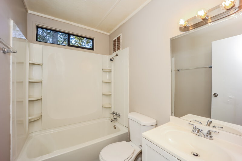 1,960/Mo, 6608 Dorian Dr Union City, GA 30291 Bathroom View