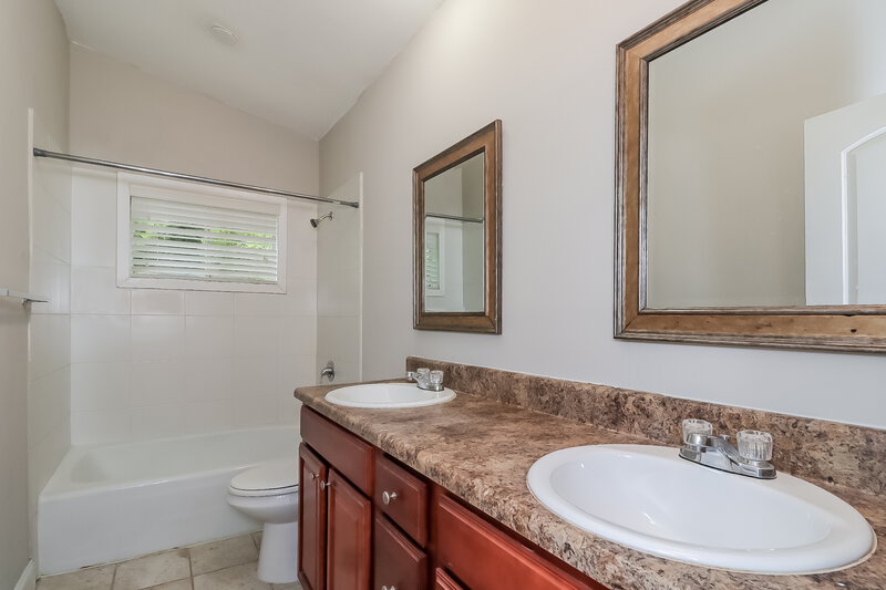 2,325/Mo, 4509 E KINGS POINT CIR Atlanta, GA 30338 Main Bathroom View