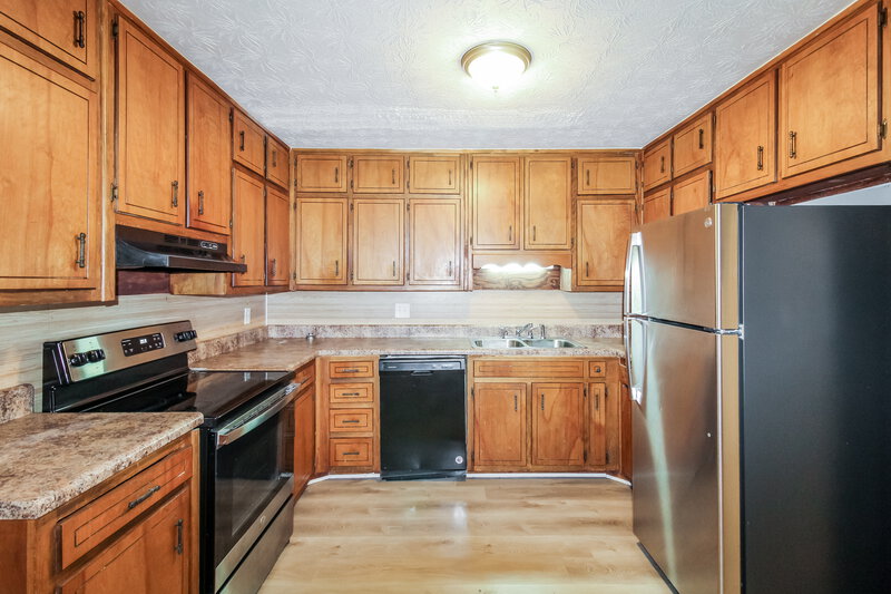 1,315/Mo, 1717 Salem Woods Dr SE Unit A Conyers, GA 30013 Kitchen View