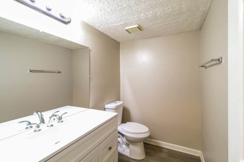 1,315/Mo, 1717 Salem Woods Dr SE Unit A Conyers, GA 30013 Bathroom View