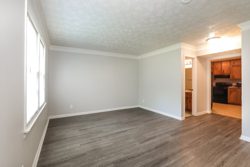 2,110/Mo, 1717 Salem Woods Dr SE Unit B Conyers, GA 30013 Living Room View