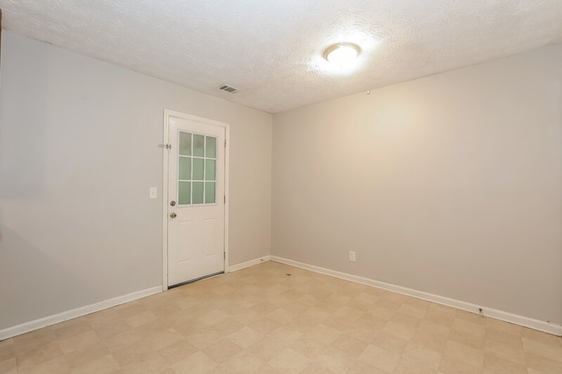 2,110/Mo, 1717 Salem Woods Dr SE Unit B Conyers, GA 30013 Dining Room View