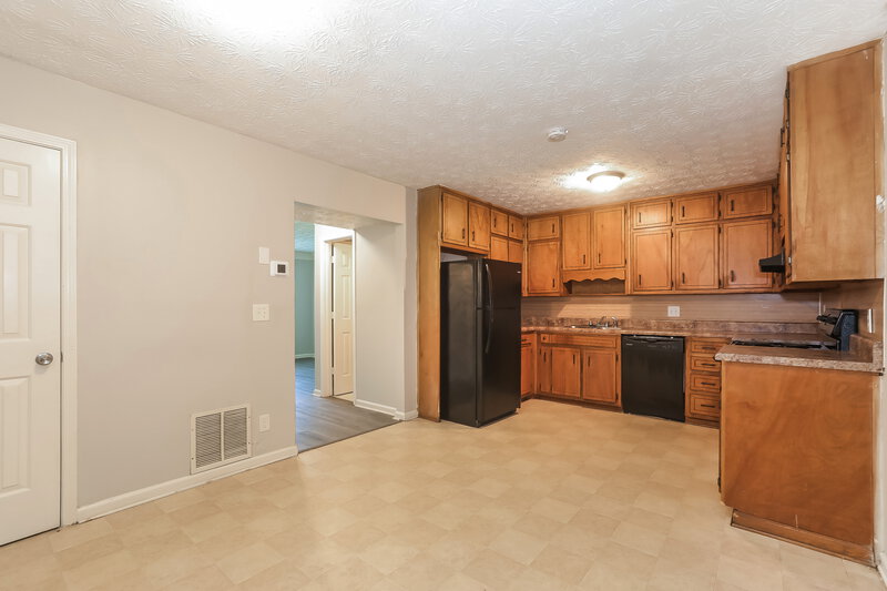 2,110/Mo, 1717 Salem Woods Dr SE Unit B Conyers, GA 30013 Dining Room View 2