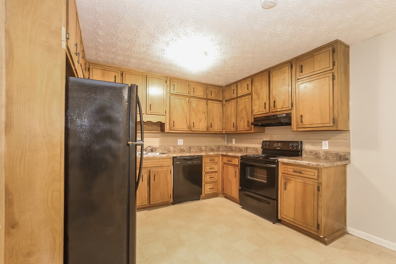 2,110/Mo, 1717 Salem Woods Dr SE Unit B Conyers, GA 30013 Kitchen View