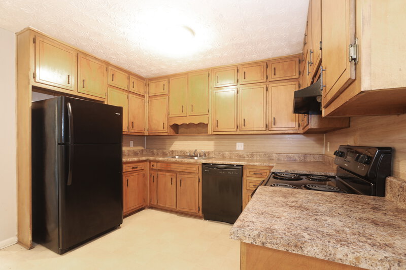 2,110/Mo, 1717 Salem Woods Dr SE Unit B Conyers, GA 30013 Kitchen View 2
