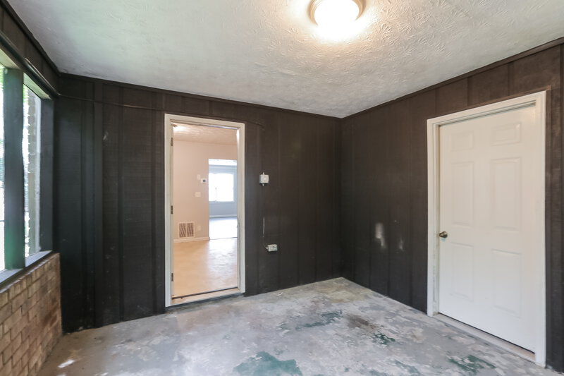 2,110/Mo, 1717 Salem Woods Dr SE Unit B Conyers, GA 30013 Family Room View 2